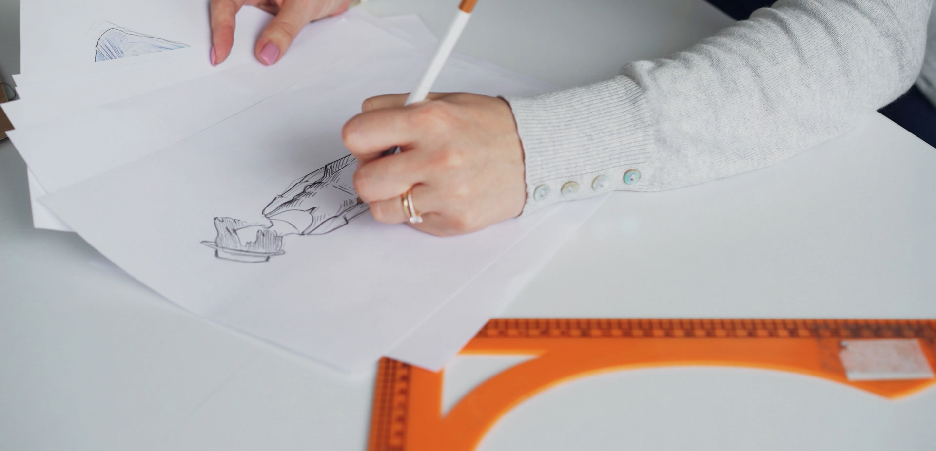 6006120_Boutique_Pattern_Drawing_Working_By_VITALY_GARIEV_Artlist_HD 1